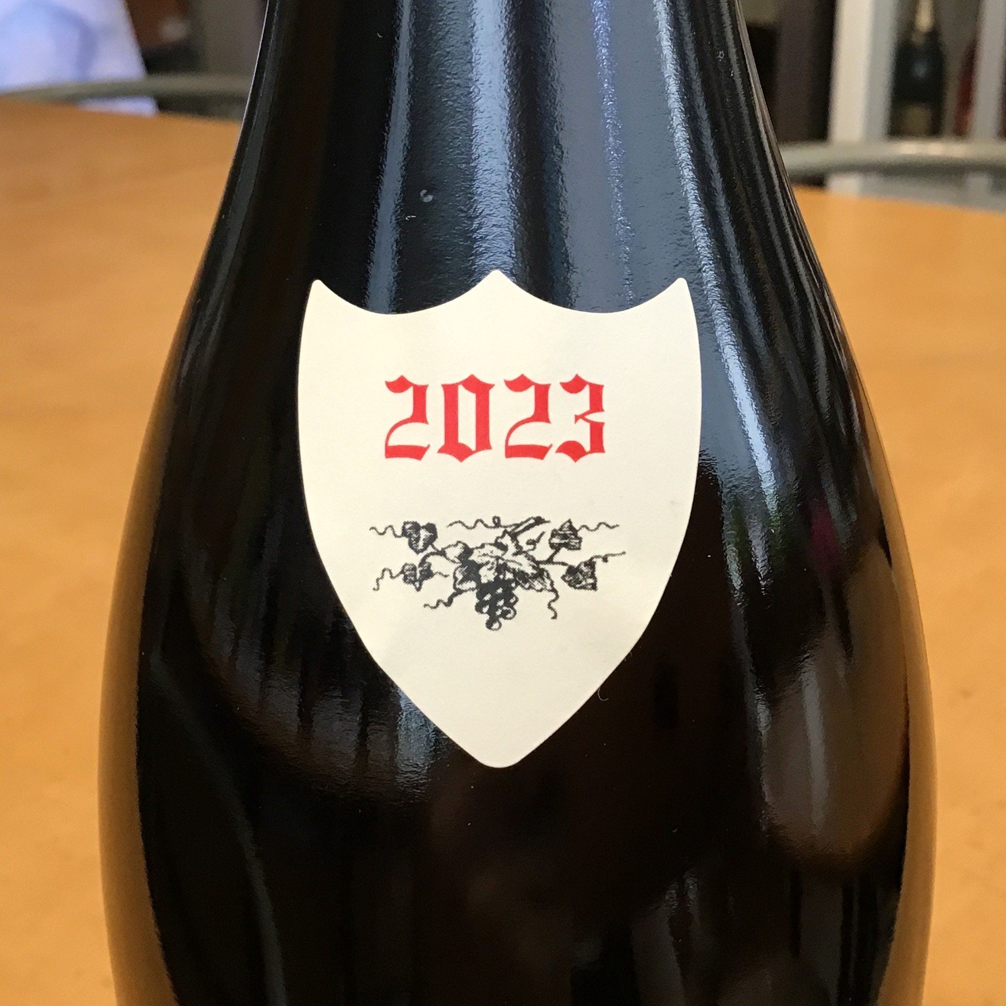 ブルゴーニュ、ピノ・ノワール、ヴィエイユ・ヴィーニュ赤2023年/J.M.